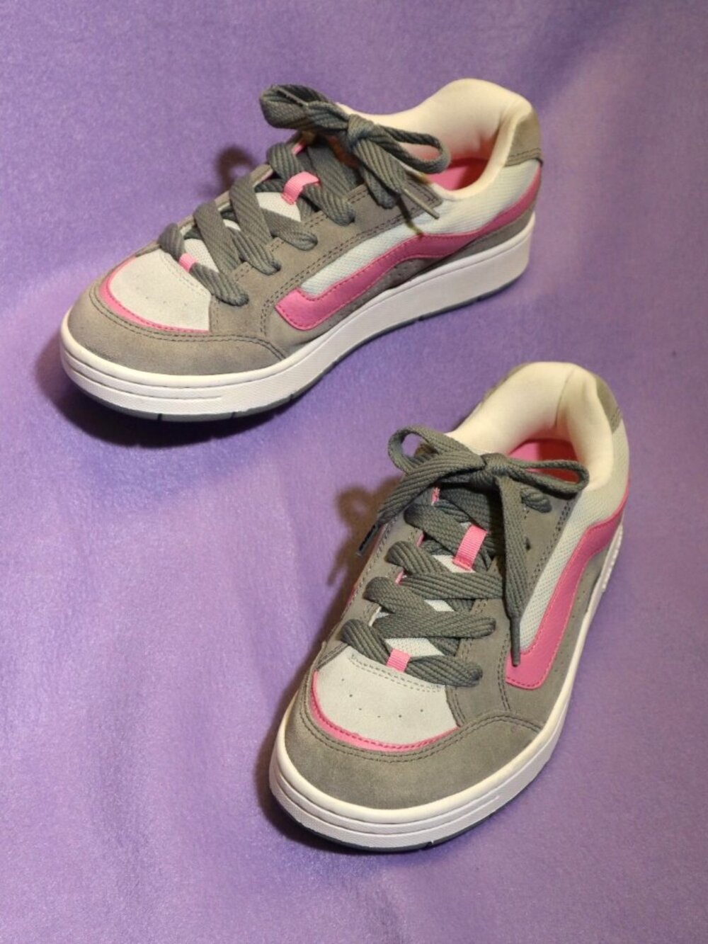 Vtg VANS Mannaz - Women sz 9 - Dove GRAY Suede + PINK Leather Y2K skate Sneaker